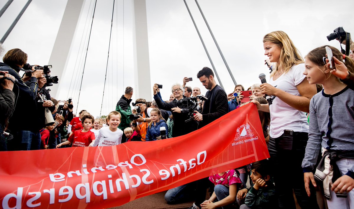 In haar geboortestad Utrecht heeft <a href="/dafneschippers/">Dafne</a> een naar haar vernoemde brug geopend. De brug verbindt Leidsche Rijn en Oog in Al.