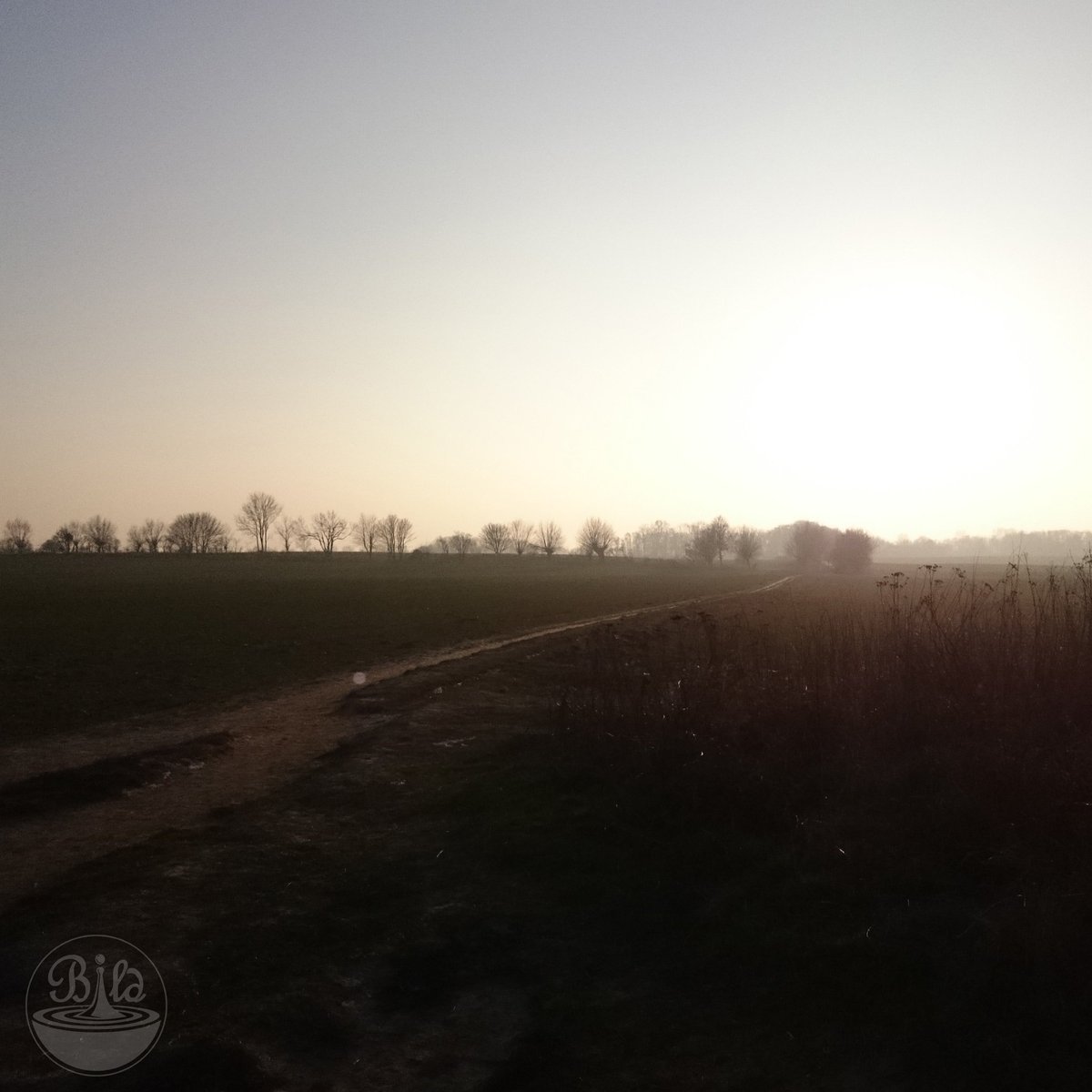 bildwasser's tweet photo. #irgendwo in #Deutschland.Wir sind auf dem Weg zum nächsten Ziel. #sunrise #crossroads #travellers https://t.co/5DxZXwvFww