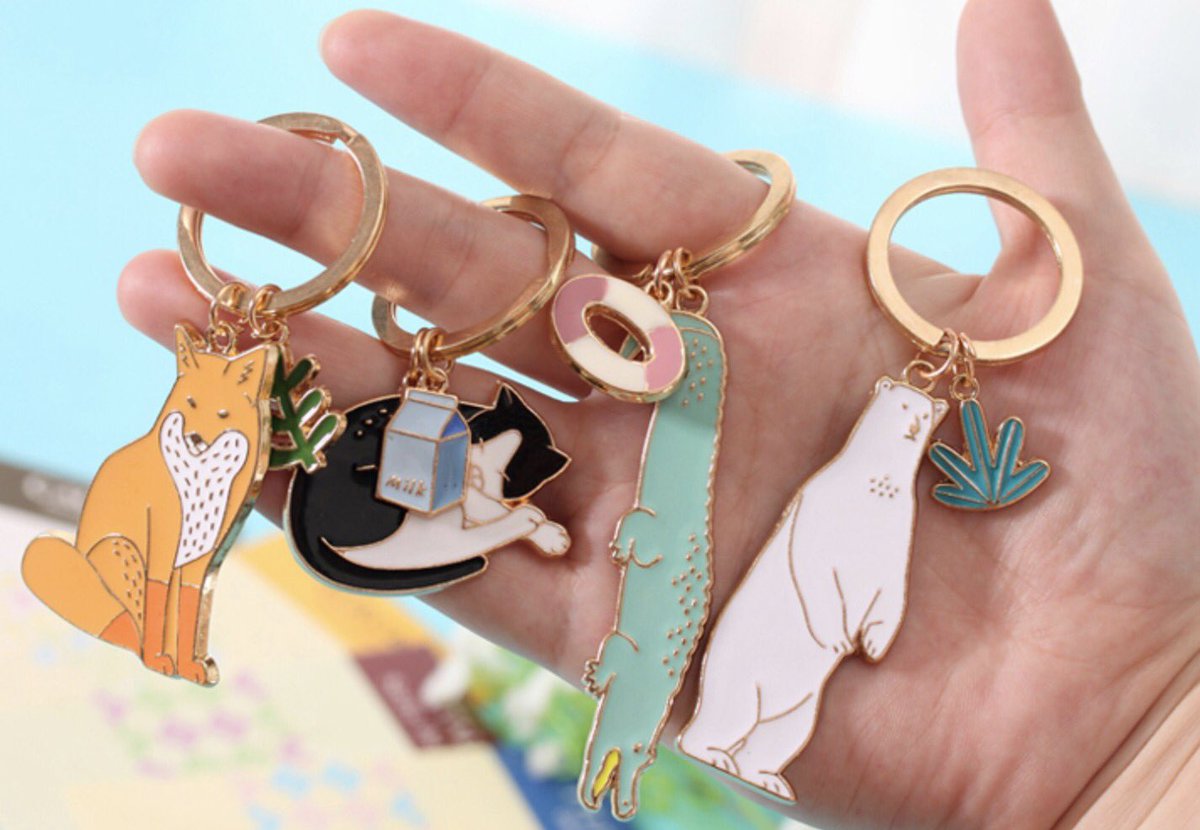 NianStic's tweet photo. [Vote] Police Xia: Keyring or Badge? https://t.co/EDBrGNGn85