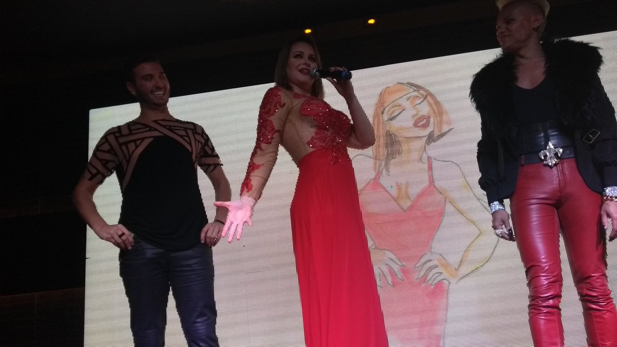 carlasantossc's tweet image. @PatyPadillaG gracias por ayer! Tú eres un amor de persona! ❤️❤️❤️ #Curitiba #4Take 
#LaUsurpadora @gabyspanic