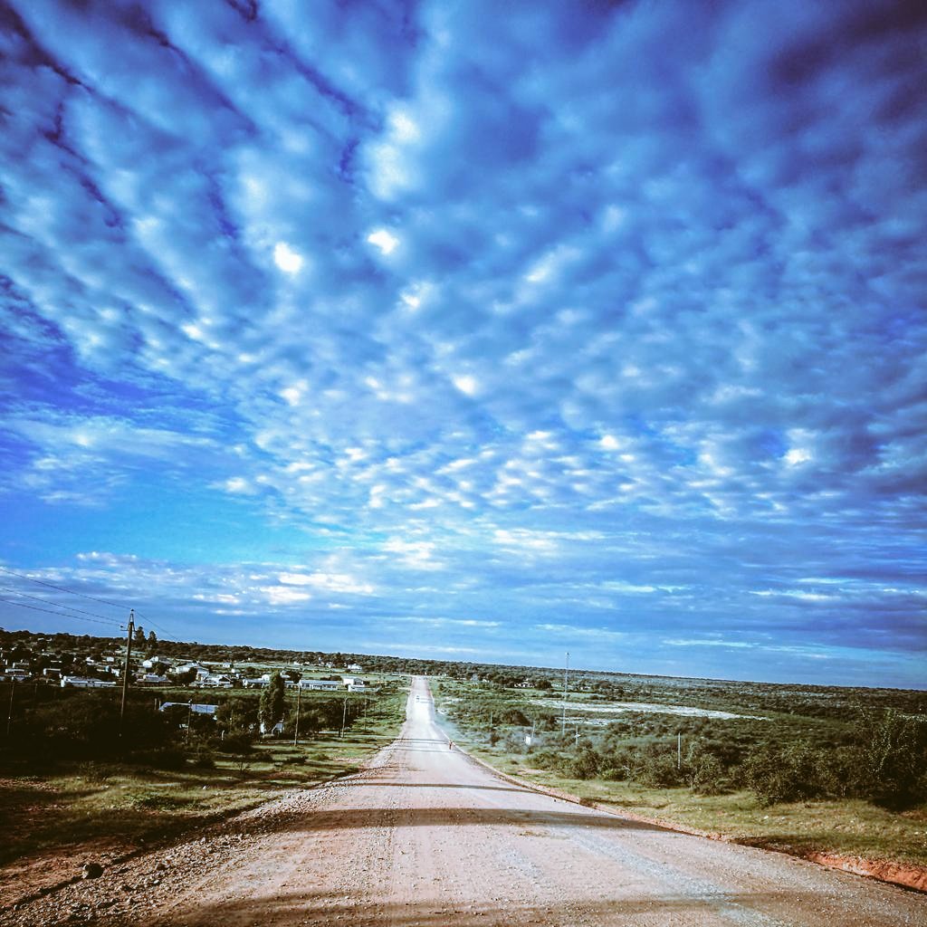 PictoricNamibia's tweet photo. What a welcoming view as you enter Epukiro, Omaheke Region. 👌☁🇳🇦
📷: @Eddy_Kully
#ShareMyNamibia 
#Namibia https://t.co/v20VG0RLJK