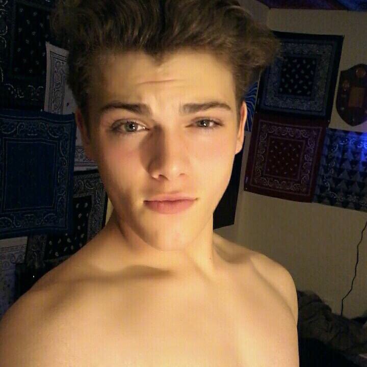 ChristyCreech15's tweet image. #coindrop #lit #sendback#Liveme 👑KING E👑: liveme.com/media/play/?vi…