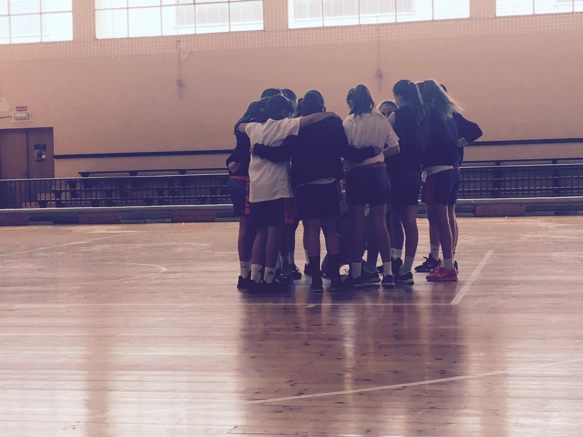CBArosLeon's tweet photo. Las infantiles ya en el CHF. A las 17:00 jugarán su último partido de la temporada.
#WEAREAROS
#20YearsMakingPlayers https://t.co/Xq1kDIwBE3