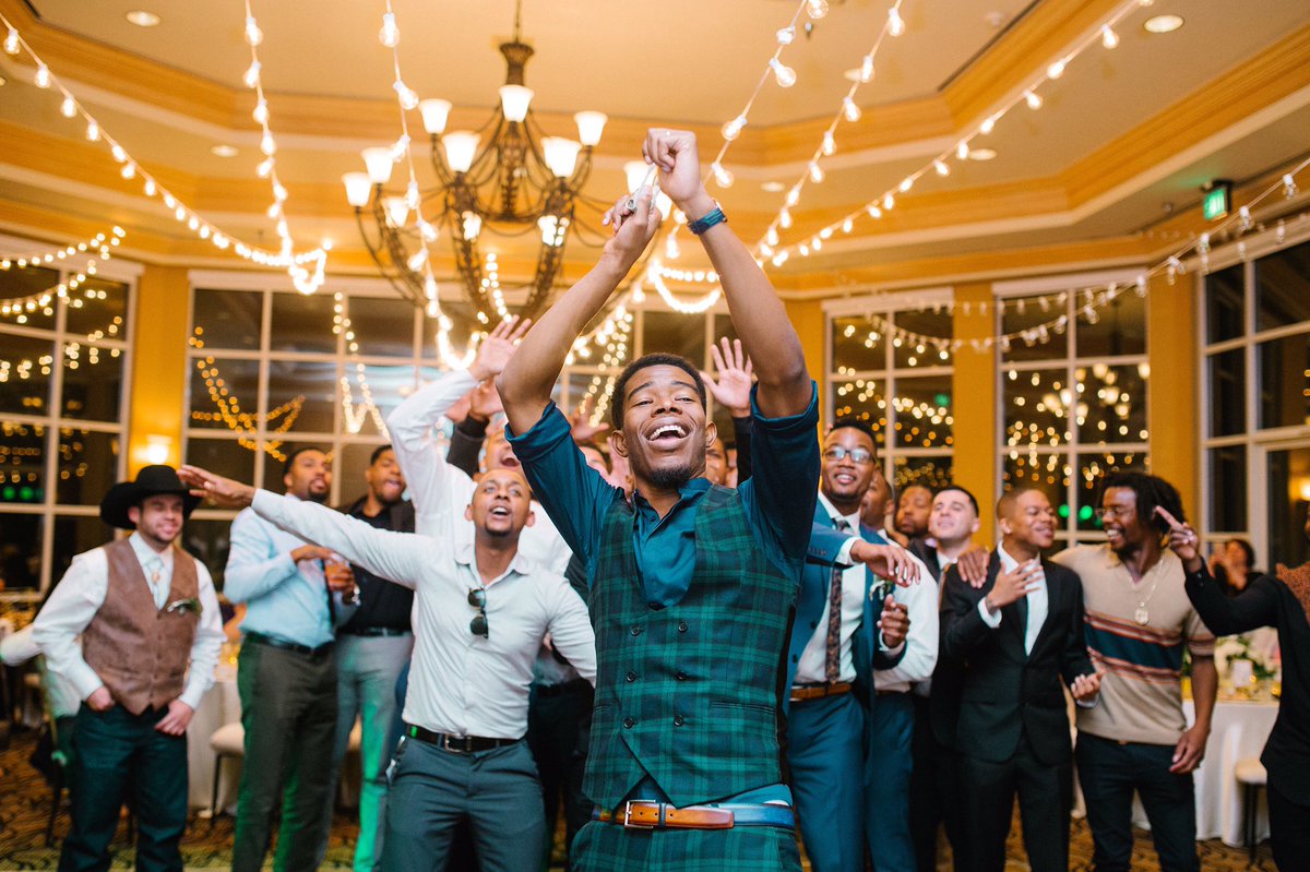 cjstayfitted21's tweet photo. Always saw people never jump for the garter throw so I brought out Uncle Ben #OWEEEEE https://t.co/vKqF028t86