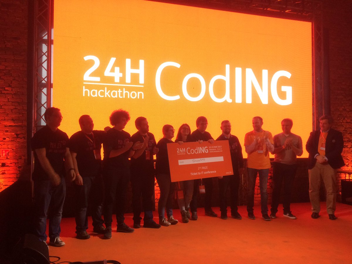 AdamJadczak's tweet image. Drugie miejsce na #24hcoding drużyna @Shopping z aplikacją zliczającą za pomocą smartfona od razu to, co wkładamy do koszyka.