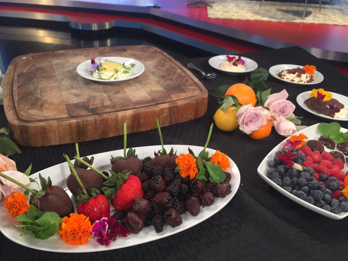 KPRC2SofiaOjeda's tweet photo. #ChefPedro from #ElMeson restaurant spoils us with some delicious desserts!!! Head there for #MothersDay brunch! @KPRC2 https://t.co/5hCYekDBTp