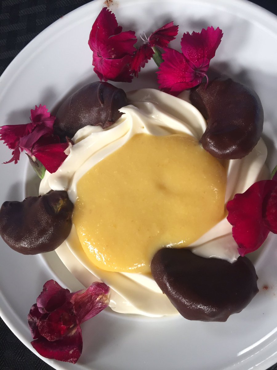 KPRC2SofiaOjeda's tweet photo. #ChefPedro from #ElMeson restaurant spoils us with some delicious desserts!!! Head there for #MothersDay brunch! @KPRC2 https://t.co/5hCYekDBTp