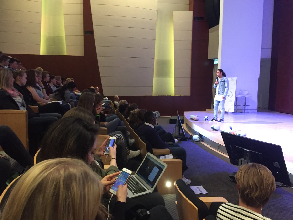 "Ik heb een gezonde schijt aan jullie allemaal. Die energie brengt je namelijk verder. Je moet niet bang zijn te falen." - <a href="/AliBouali/">Ali B</a>