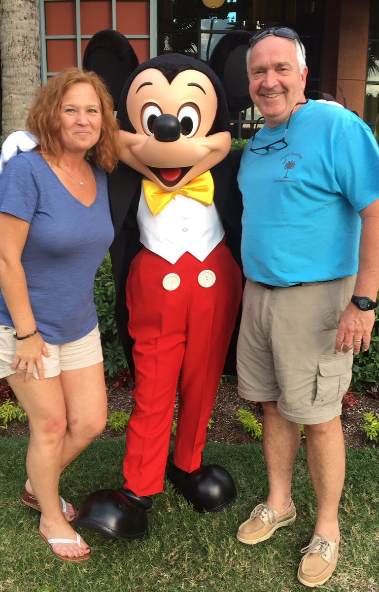 RoHi_BPA's tweet photo. BPA advisors having a little fun meeting Mickey and Minnie! https://t.co/8t4ycdJwP5