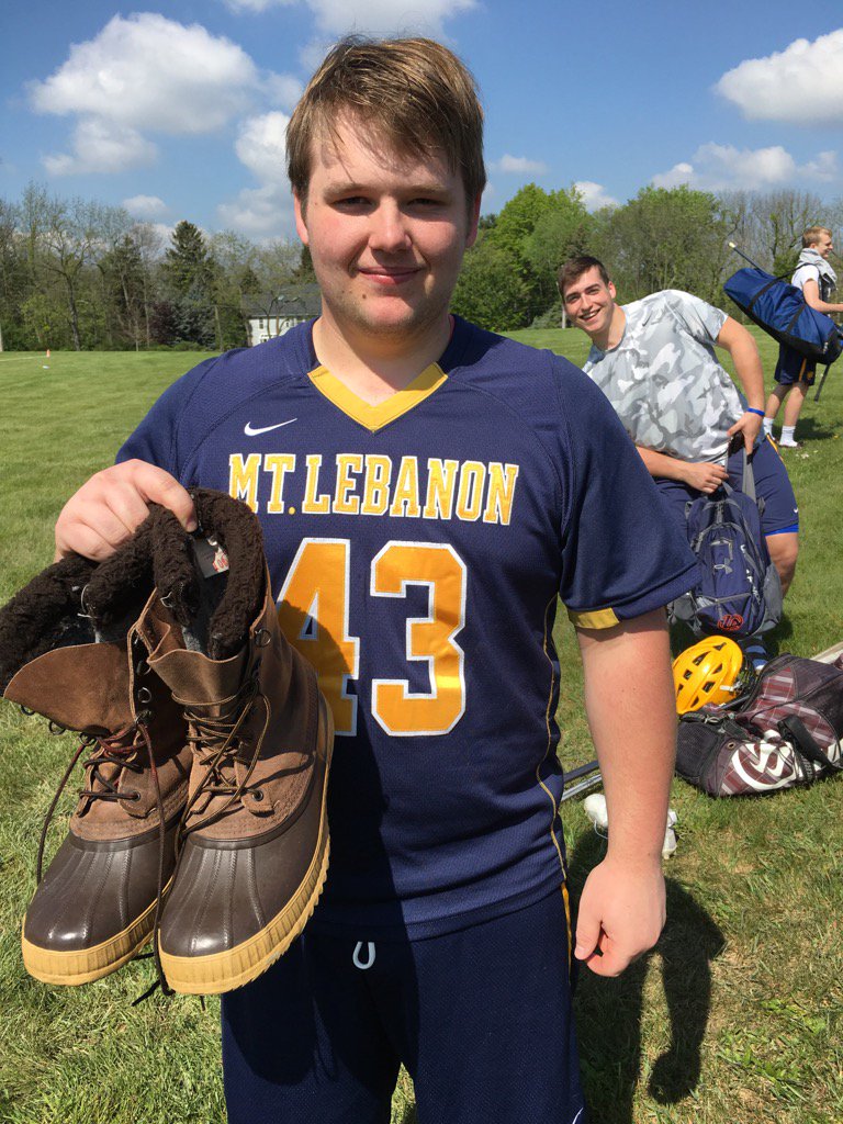 #ManzosBoots go to Fr Goalie Tucker Welch for 19 saves in a tight loss on the 2nd day at the MSCLA tournament.