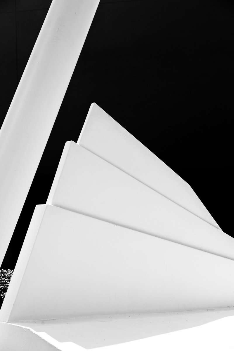 kendrasphotos's tweet photo. Opposites #architecture #blackandwhitephotography #photography #RTDSLR @Free2Network @BeArtist_BeArt @SuperbShots #PhotoRTGroup #abstract https://t.co/7hNqdxBIoA