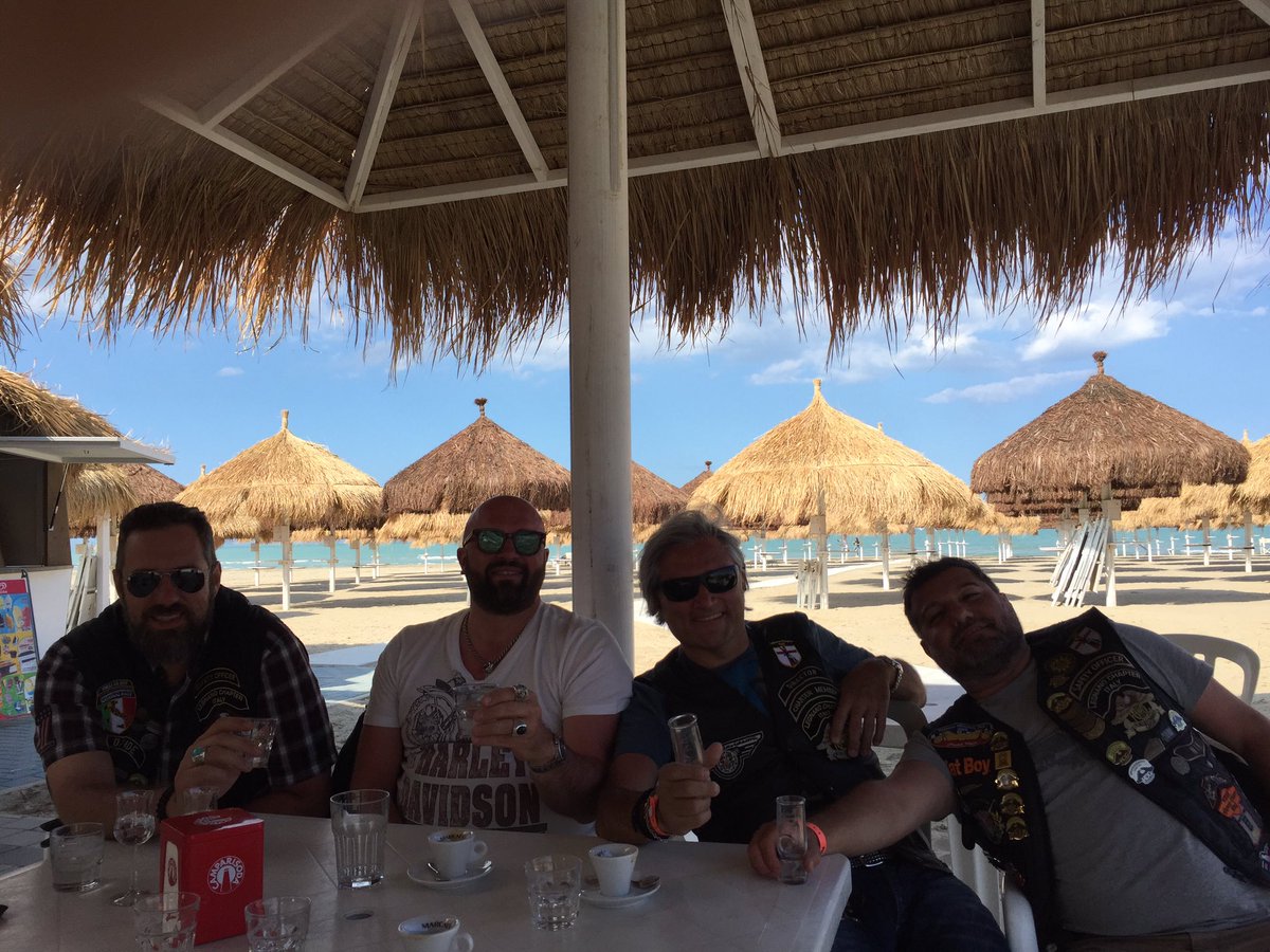 LegnanoChapter's tweet photo. LCI on the beach!! https://t.co/y4G8smchsR