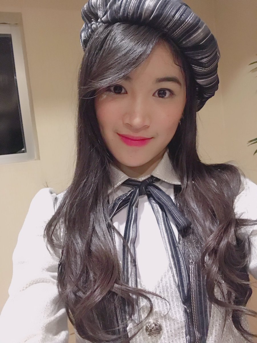 Selesai handshake hari ini!! Tadi juga membawakan single ke 17 JKT48, gimana seru kan?❤️😘😍