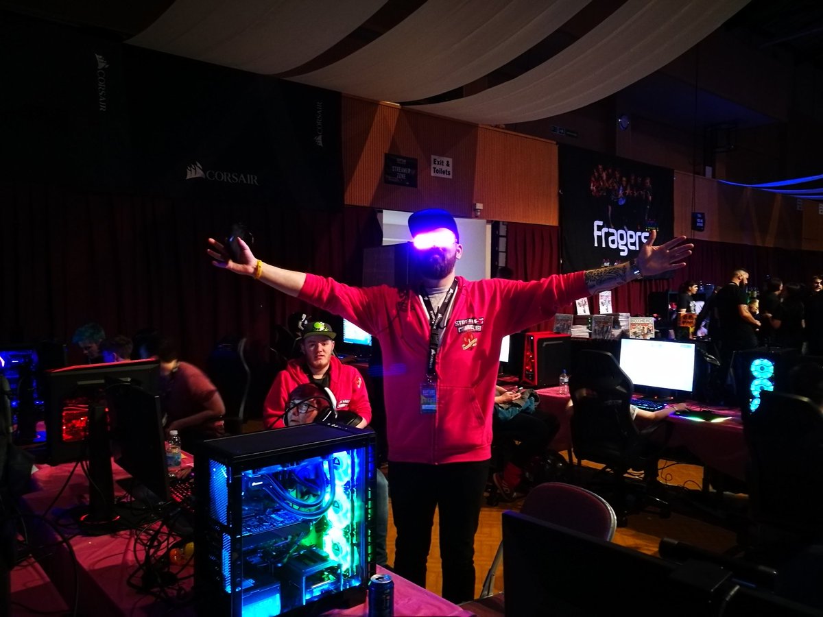 F1r3Burnz's tweet photo. @Joshbaked_ wanting a #RGBSelfie at #RGF17 @Corsair_Chris @CorsairPas https://t.co/bwkyTILMFT