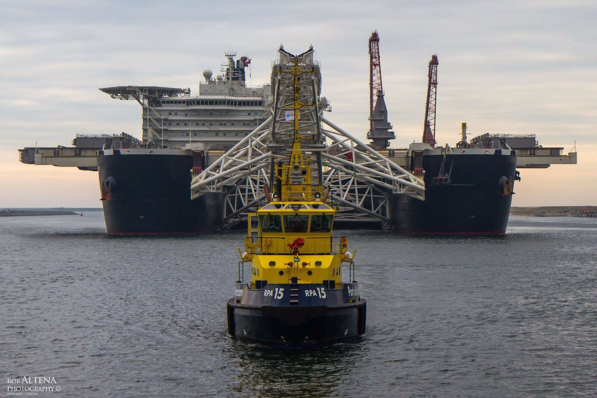 @CityofRotterdam <a href="/Tieschellekens/">Tie Schellekens</a>
<a href="/HavenRotterdam/">Havenbedrijf R'dam</a> #PioneeringSpirit. Vaart naar Zwarte Zee om pijpen te gaan leggen  x.com/Tieschellekens…