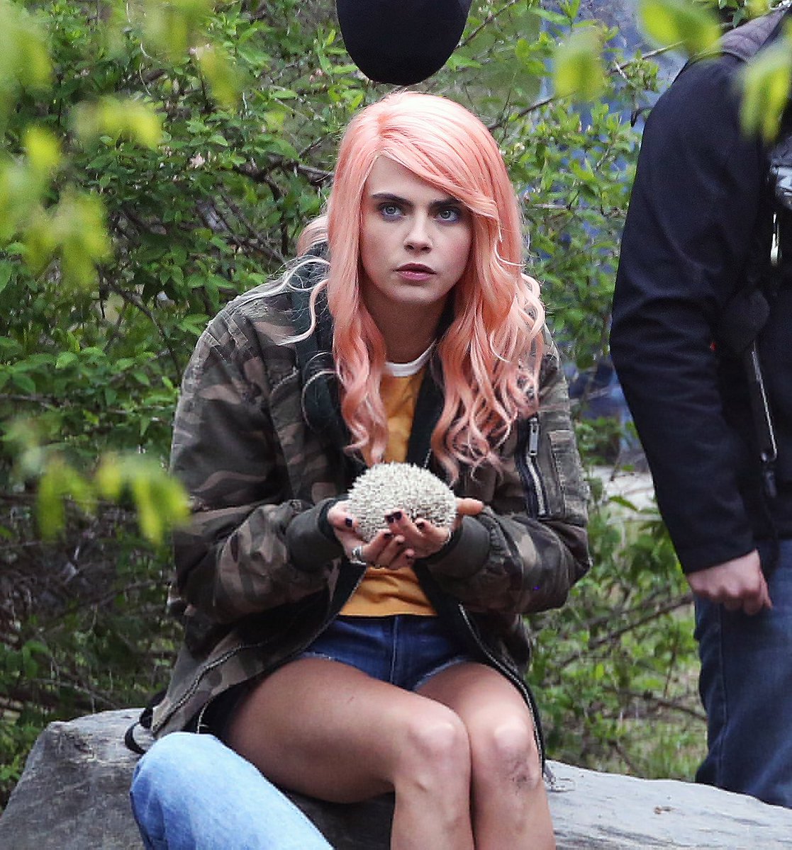 cazdelvizlove's tweet photo. Cara on the set of "Life in a Year" in Toronto. (11-05-2017) https://t.co/hBmx0ntwuR