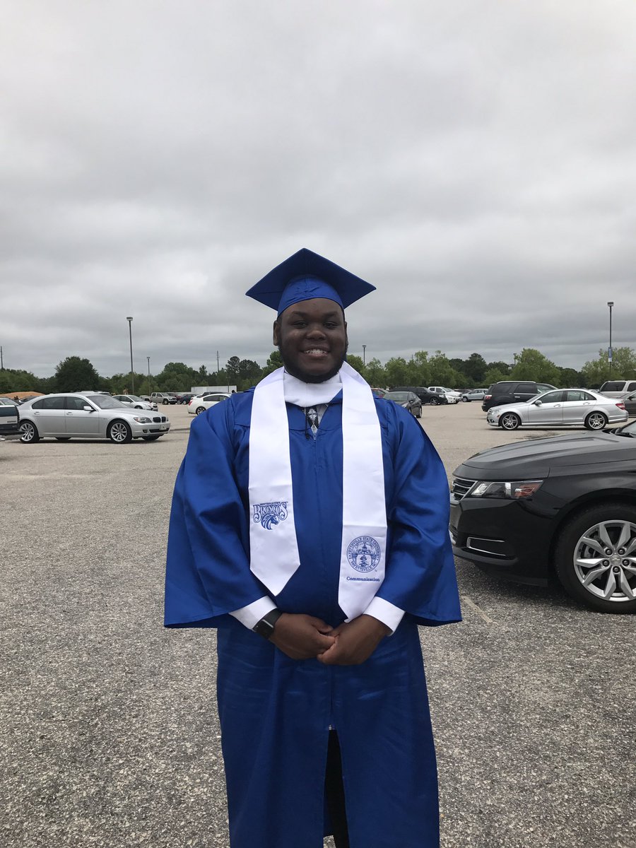 Keith_JR95's tweet photo. I tried my best to smile ๐๐ #FayState17 we made it https://t.co/OVDm8h7g3M