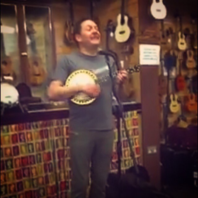 Today's workshop/gig at <a href="/SUS_UKES/">Southern Uke Store</a> - good fun and a lovely crowd😊