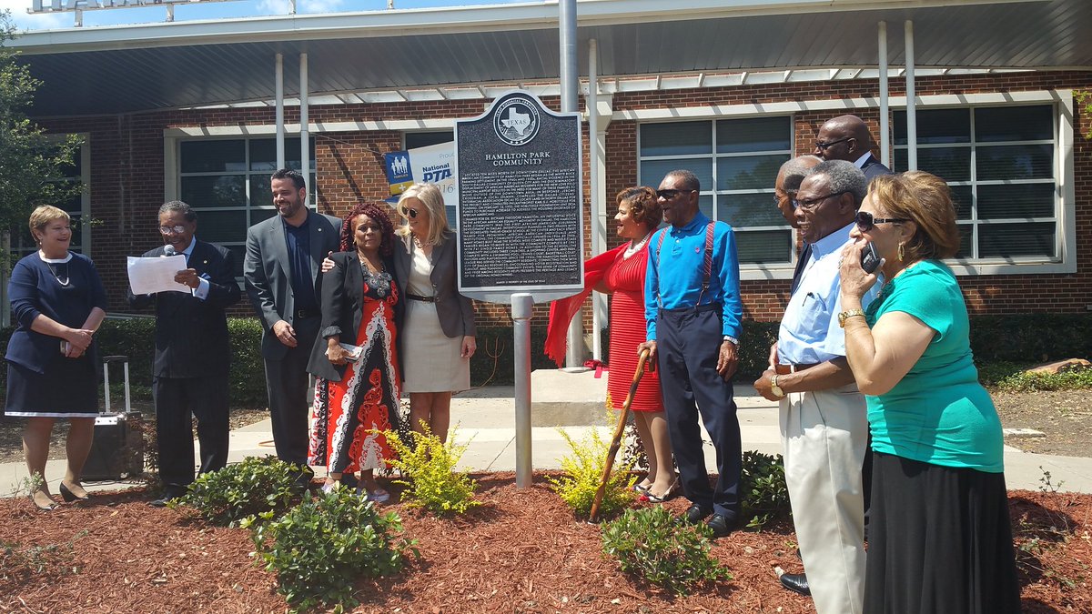 Unveiling ceremony <a href="/HPPMBobcats/">Hamilton Park PM</a> <a href="/3jstone/">Jeannie Stone</a> <a href="/AdamMcGoughD10/">Serve Dallas</a> #HistoricalMarker