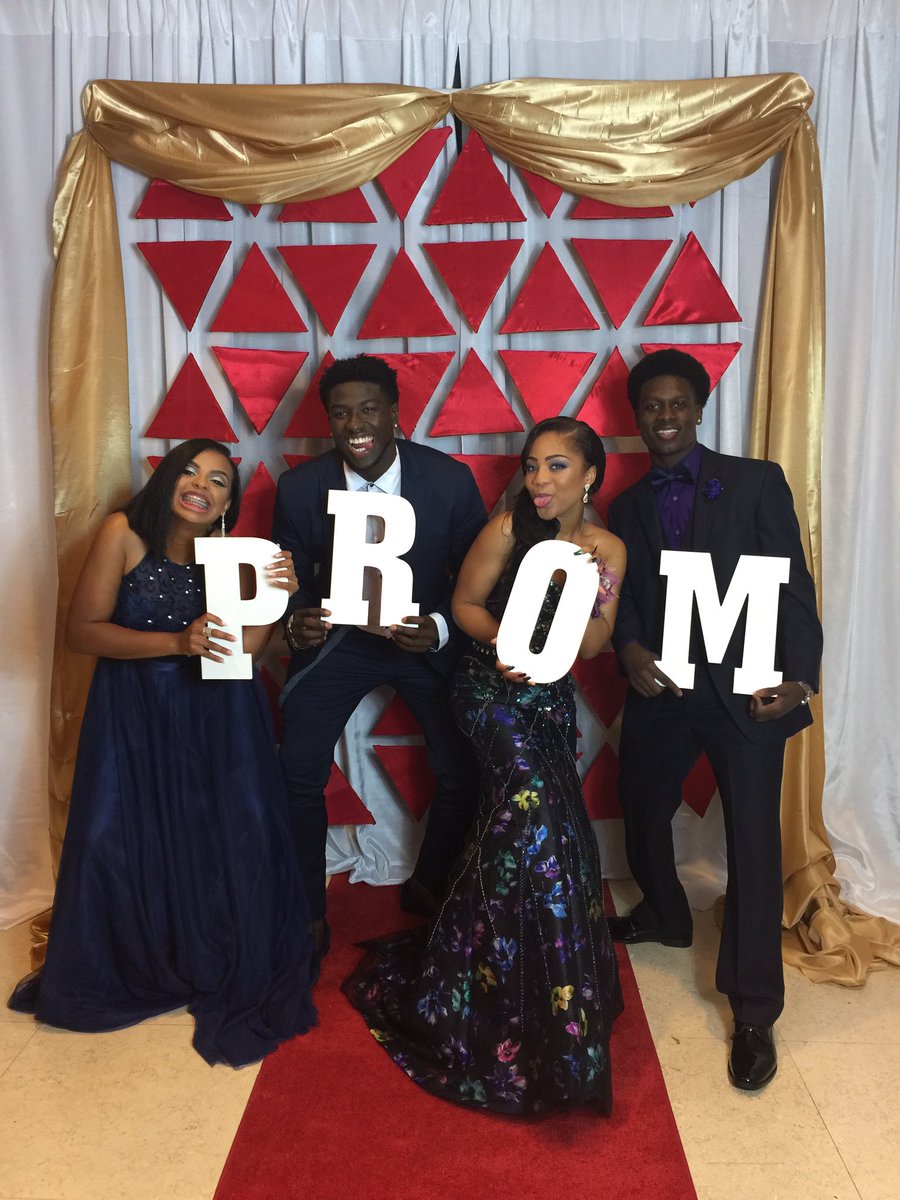 caatfacee's tweet photo. P R O M https://t.co/JUsW4ergXV