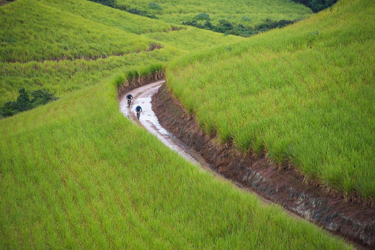 Buys and Beukes defy the mud for KAP <a href="/_sani2c/">KAP sani2c</a> win bikehub.co.za/features/_/new…