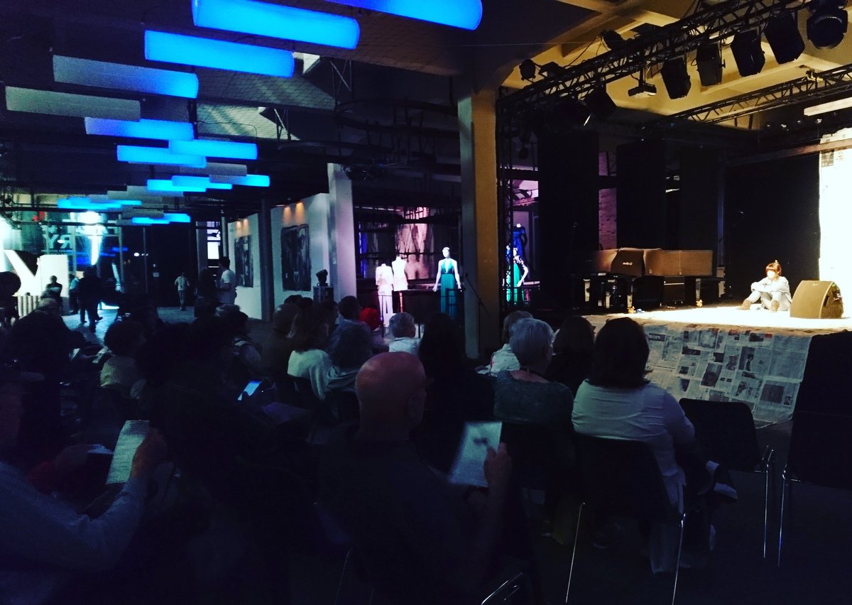 chromaticafest's tweet photo. #Performance #teatrale a cura dell'attore #MauroSantopietro e della pittrice #AmbraNadalini @Roma @RegioneLazio @radioincontrodo https://t.co/1oad0qM5us