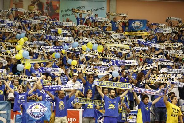 COBForza's tweet photo. Polo #OurenseéACB!
Polo #EspirituDos900!
Polo #FondoAzul!
Por OURENSE!!!
Mañá empezamos a remontada no Pazo, repetimos? 💛💙💛💙💛💙 https://t.co/oHdb9QulfG