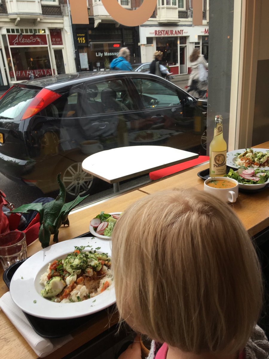 Geweldig, het <a href="/smulpaapje/">Smulpaapje</a> pop-up restaurant in  de <a href="/Stadskantine/">De Stadskantine</a>! Wij verheugen ons enorm op je nieuwe boek @SusanAretz! (Sept. '17)