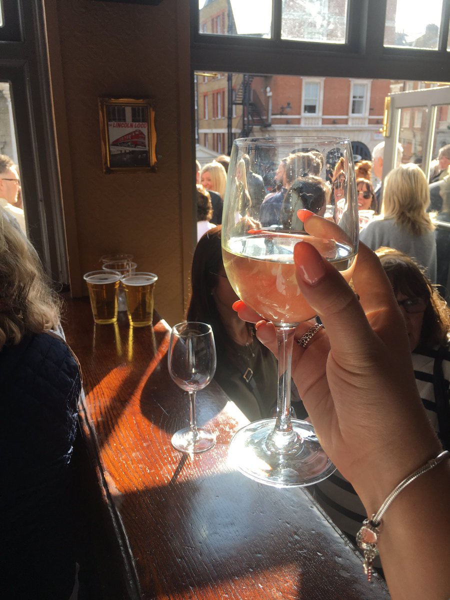 bloomovski's tweet photo. Sunny vino in Punch and Judy https://t.co/PFZ8i9iyYv
