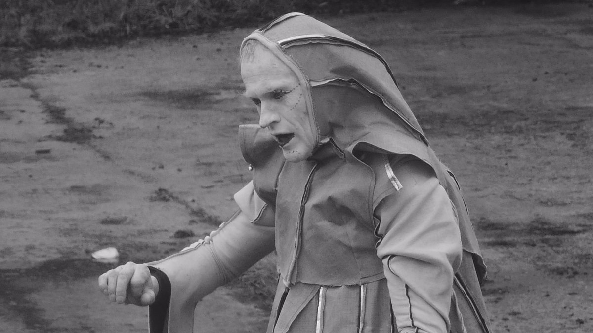 TheGeometrician's tweet photo. #SeaHames by #oceanallover had some wild costumes & music galloping in the @WaterWorksGrow meadows. Smile inducing street theatre #DIGlasgow https://t.co/IMaTNqkf7i