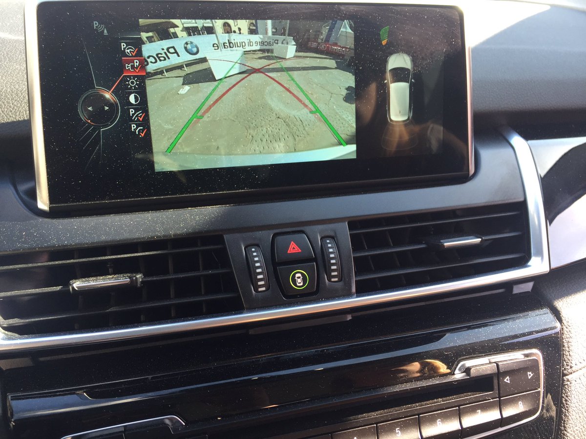 BMWItalia's tweet photo. La visione completa. Control Display di #BMW #Serie2 iPerformance vi assiste in tutte le manovre di parcheggio. #InnovationRun #DeejayTen. https://t.co/nlJ9vj391P