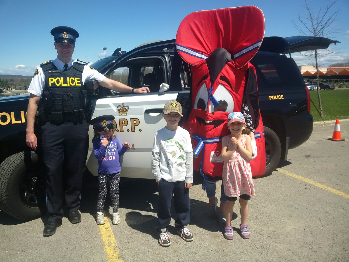 OPP_NER's tweet photo. #EPWeek2017 Are You Prepared For The Unexpected? Community Partners working together to promote safety!@SaultFire 🚔 https://t.co/34fqlEpyPw
