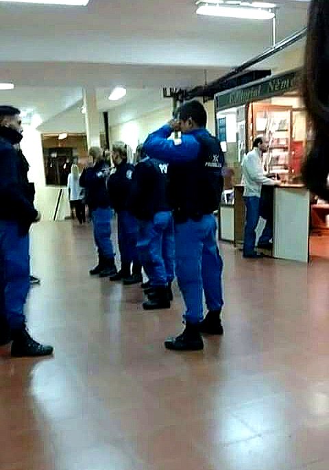 Red__Accion's tweet photo. #DDHH #BuenosAires Policías locales entran a la Facultad de Derecho de la Universidad de #LomasdeZamora https://t.co/MlHFZTdEY8 @Red__Accion https://t.co/wi4MUQ4NLc