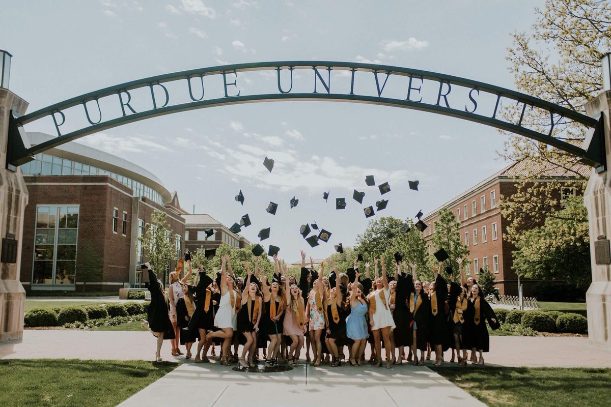 Congrats to our beautiful graduates! We will miss you seniors and can't wait to see what amazing things you do in the world!DZLAM 🚂🎉