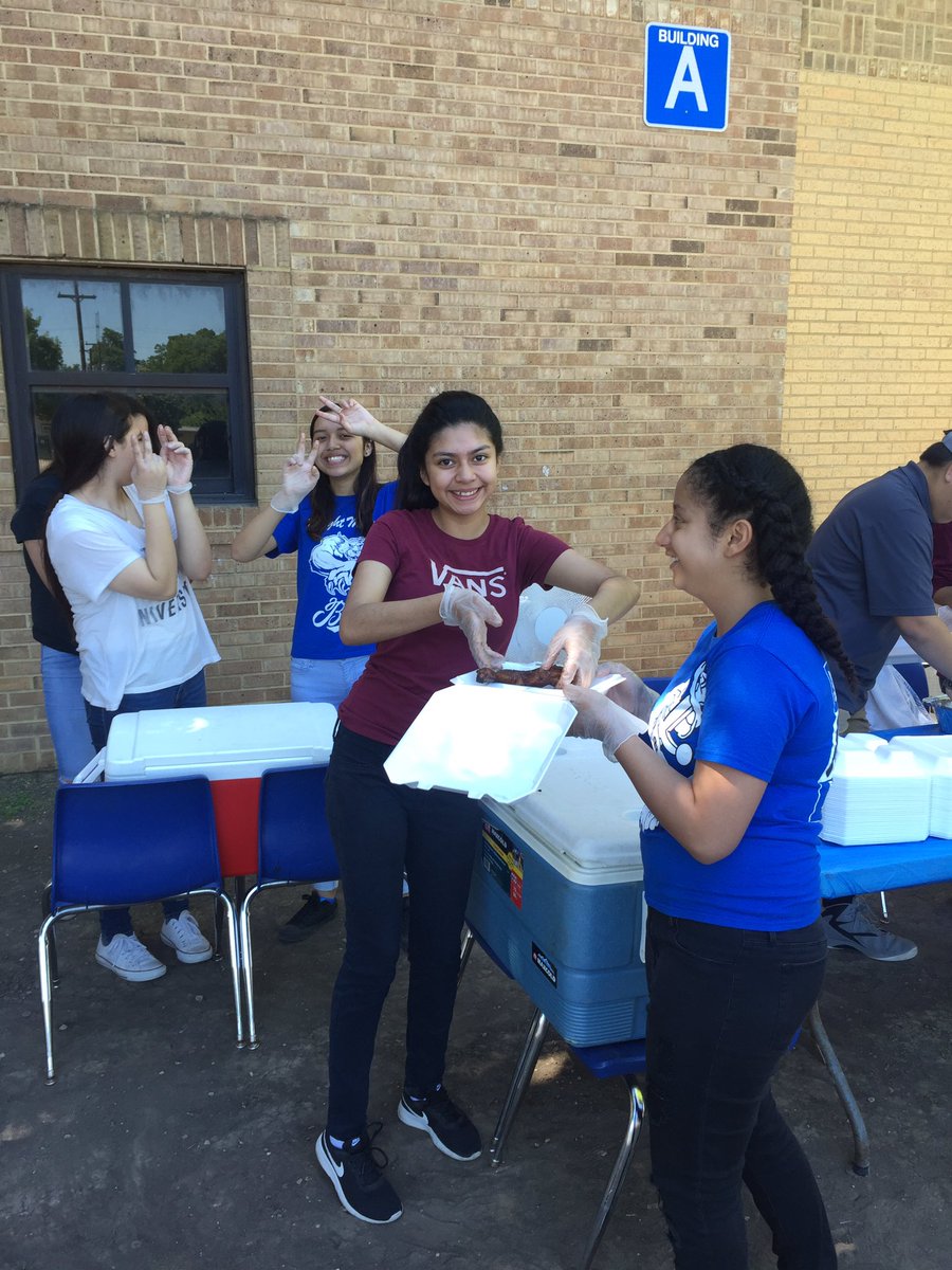 SSAISDDwightMS's tweet photo. #DwightStrong NJHS BBQ Plate from 11:00 - 3:00 @ 2454 W. Southcross Blvd. Please support us!!! Thank you! https://t.co/We0MfGaoPJ