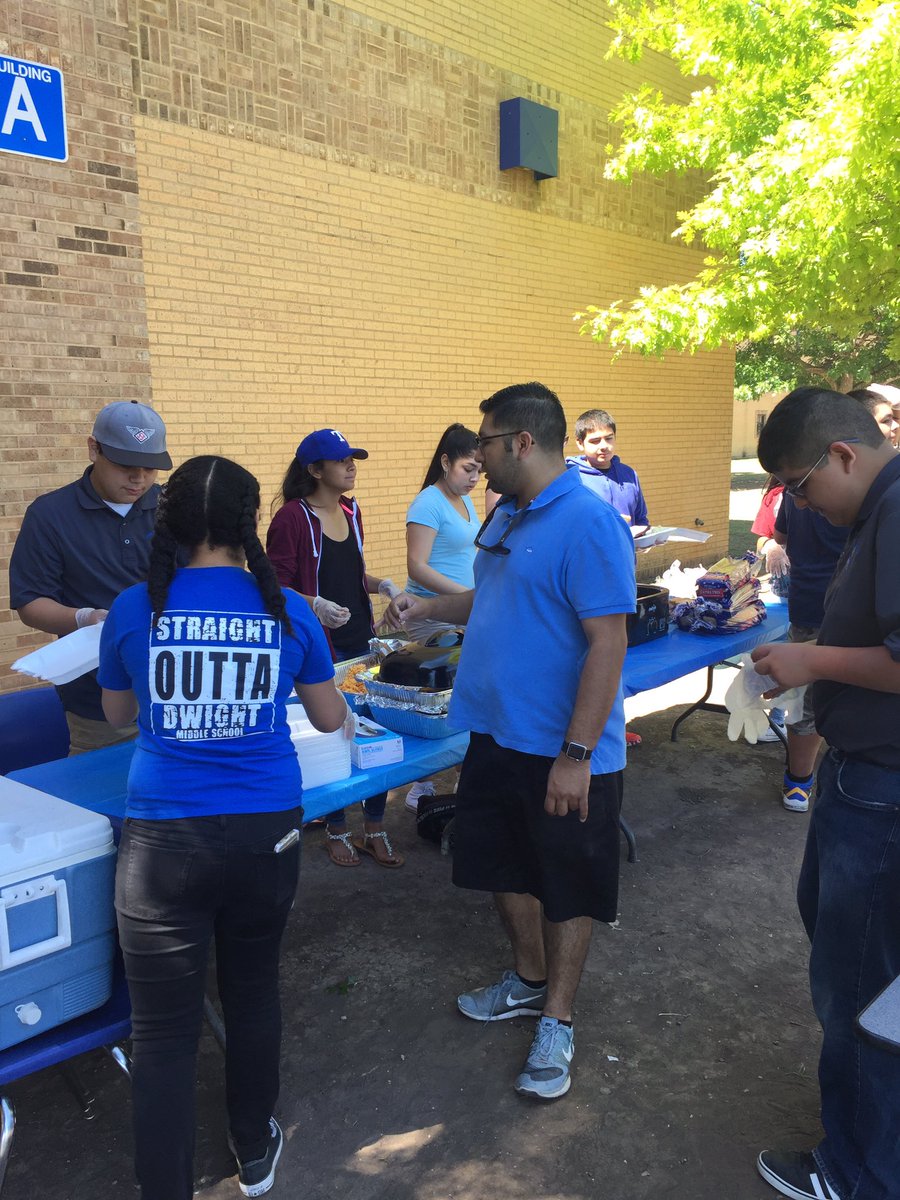 SSAISDDwightMS's tweet photo. #DwightStrong NJHS BBQ Plate from 11:00 - 3:00 @ 2454 W. Southcross Blvd. Please support us!!! Thank you! https://t.co/We0MfGaoPJ