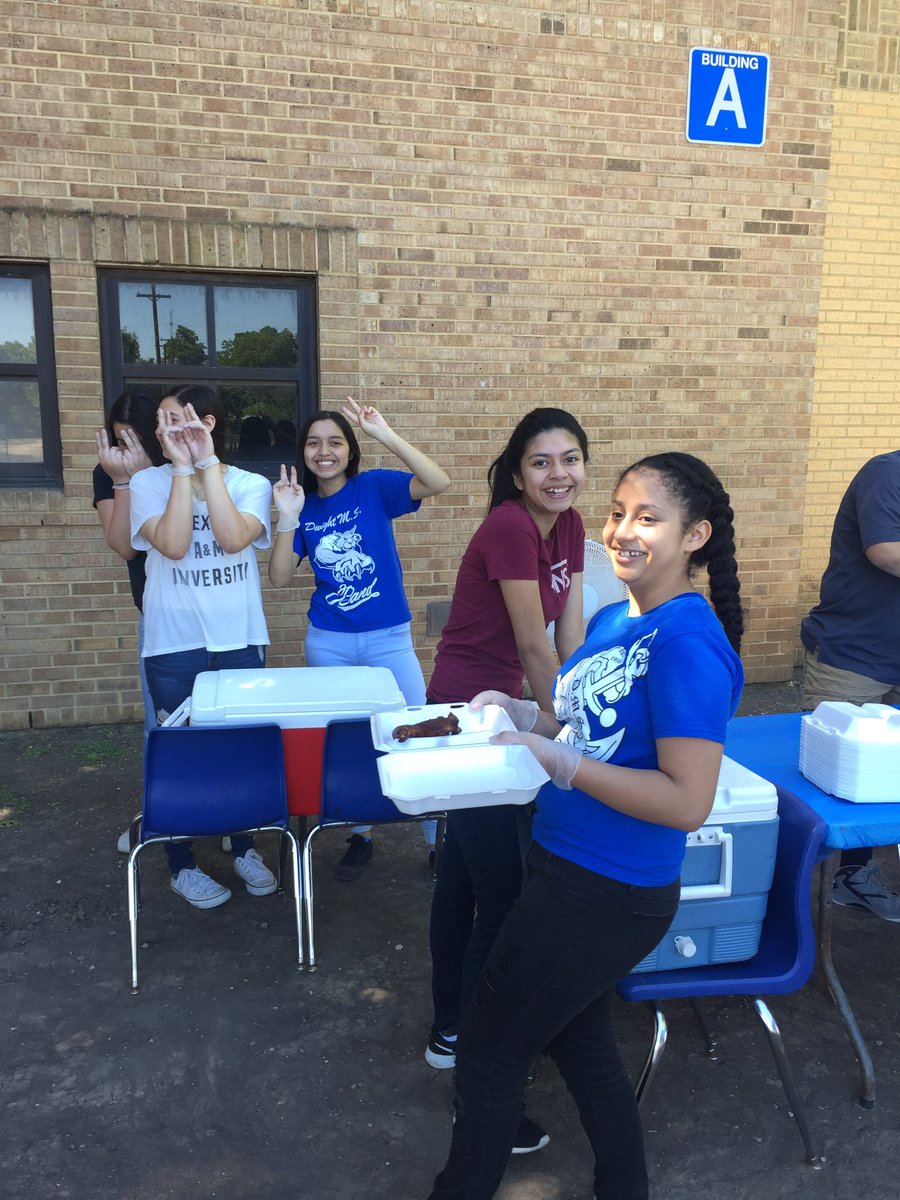 SSAISDDwightMS's tweet photo. #DwightStrong NJHS BBQ Plate from 11:00 - 3:00 @ 2454 W. Southcross Blvd. Please support us!!! Thank you! https://t.co/We0MfGaoPJ