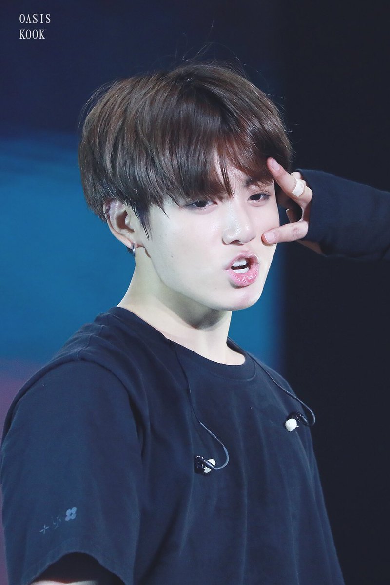 hiiamv's tweet photo. น่ารักอะไรเบอร์นี้🐰❤
#BTSBBMAs 
Cr.oasiskook https://t.co/Aq51KKt1pB