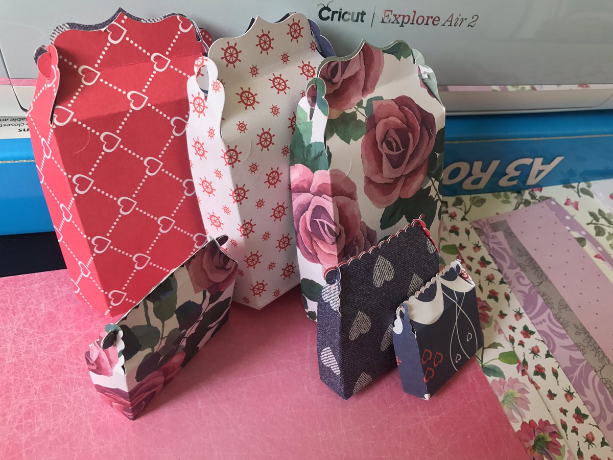 SmoothOperatio3's tweet image. Great mini gift bags! All sorts of different shapes and patterns small of large.