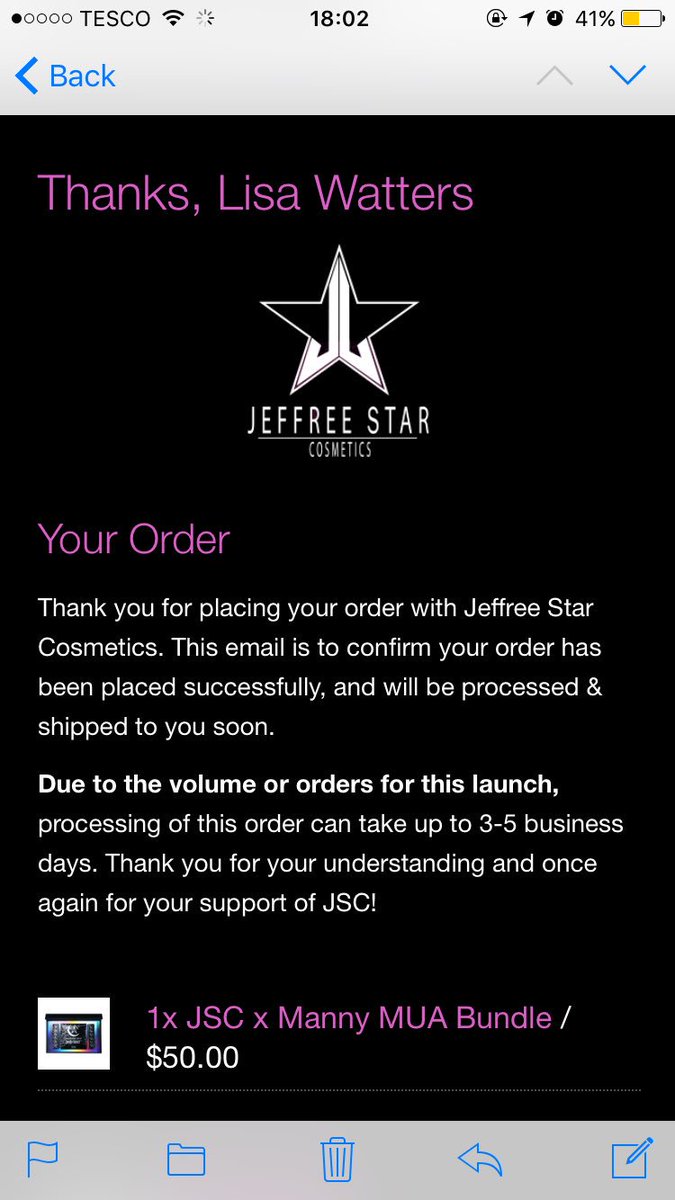 lisawatters94's tweet photo. Woooo !!!got the bundle 🎉🙌🏽🙌🏽 @MannyMua733 @JeffreeStar https://t.co/9dB5YxPF4E