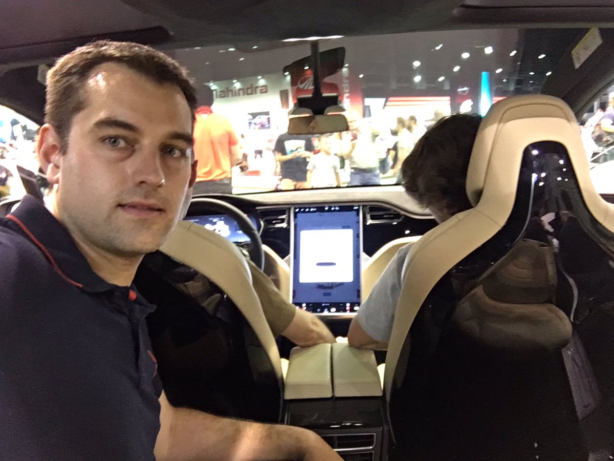 Mucho movimiento en el Stand de Tesla en el #SalonAutoBarcelona impresionante el Model X y Model S.
<a href="/slcuervo/">Saul Lopez</a>