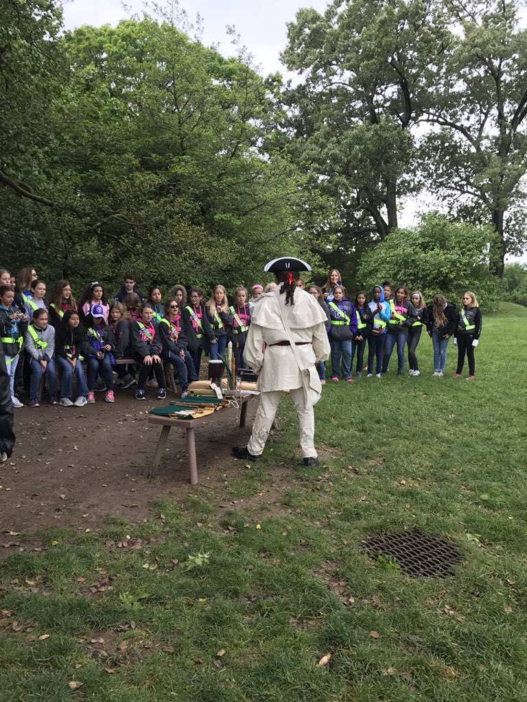 MsKerestes's tweet photo. Exploring Mt.Vernon #GWsteps #washingtonDC #fifthgradesafetypatrols https://t.co/NKYZ2dgTyQ