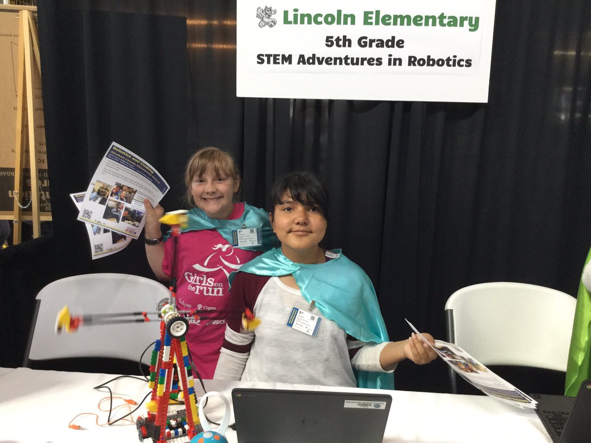 MrBullisClass's tweet photo. Showing off lego robotics at Wenatchee tech showcase. @TinaNicpanBrown @WSDLincoln #WenTechEd @LEGO_Group https://t.co/NlGu2qhD0Q