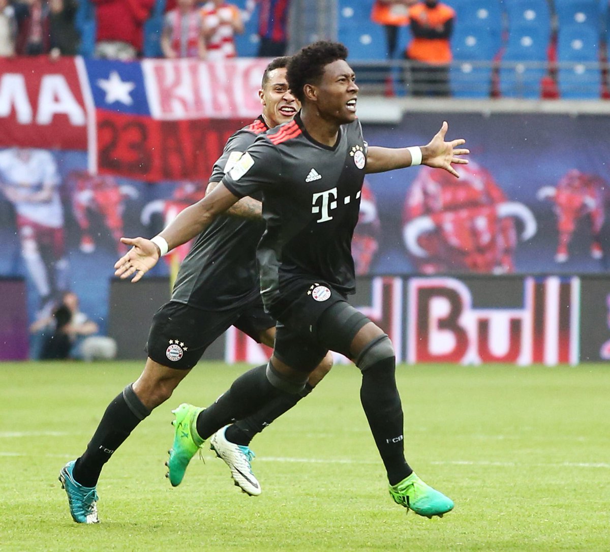 David_Alaba's tweet photo. Did you see that?!? 😳👊🏾💥 #da27 https://t.co/OA8asmP9NI