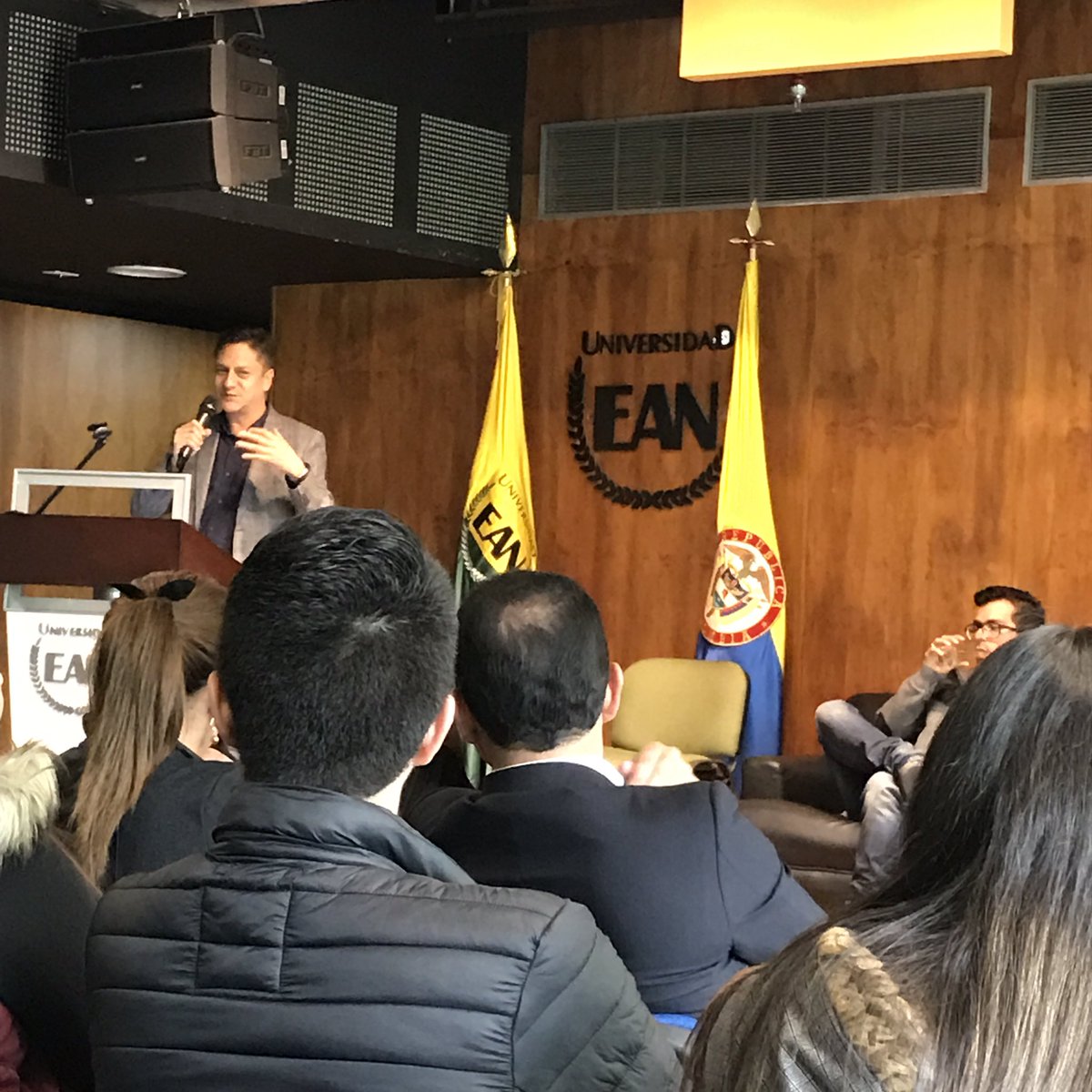 MariaDelvallle's tweet photo. #empresariosEAN @UniversidadEAN @mojimenez  Una profesión Un talento Un oficio https://t.co/mkRAZVDOiw