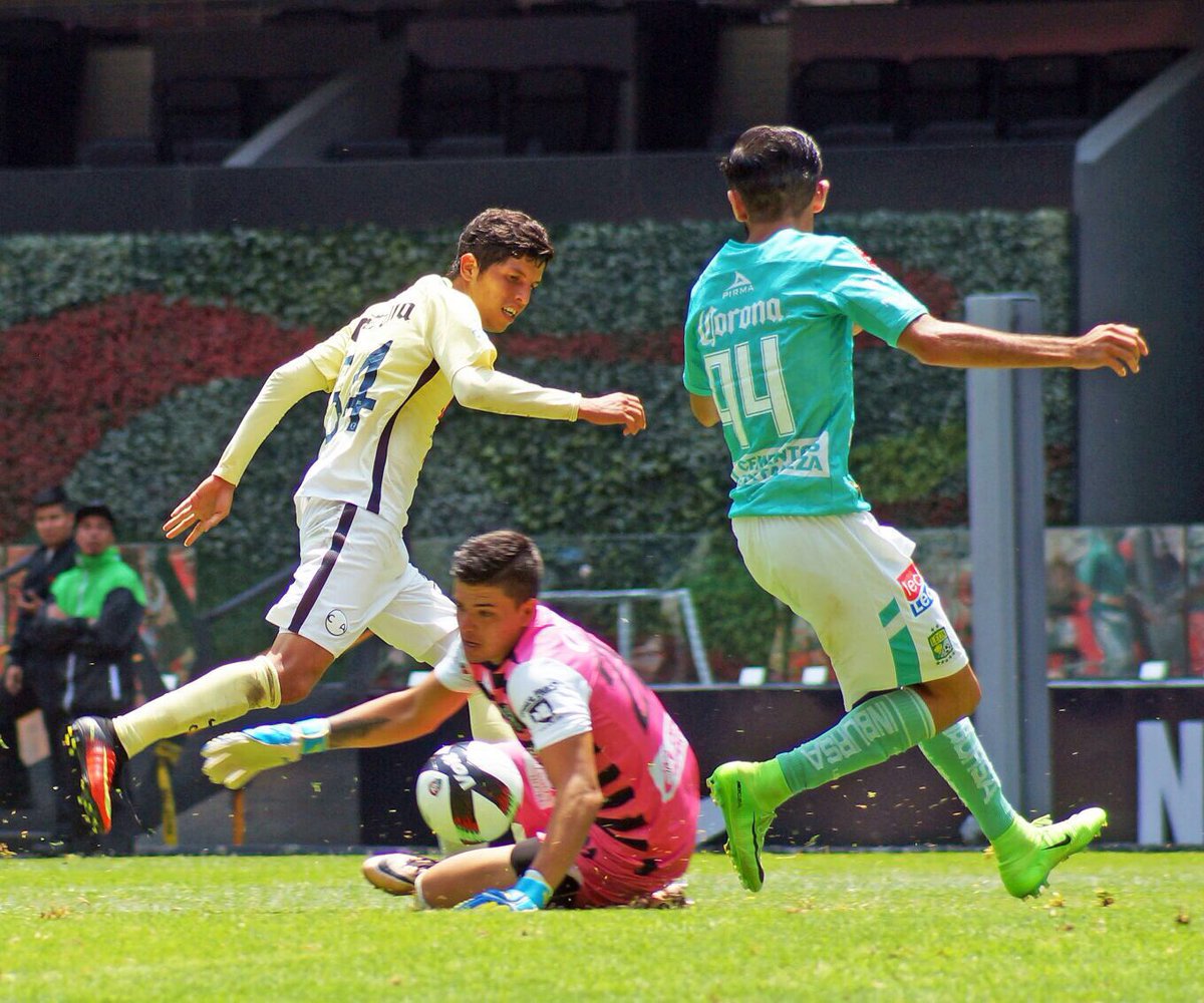 Club Leon On Twitter Finalligapremier Segundadivfmf 2te 17 El Meta Jared Munoz Recibe Atencion Medica Se Detiene El Juego Daleleon