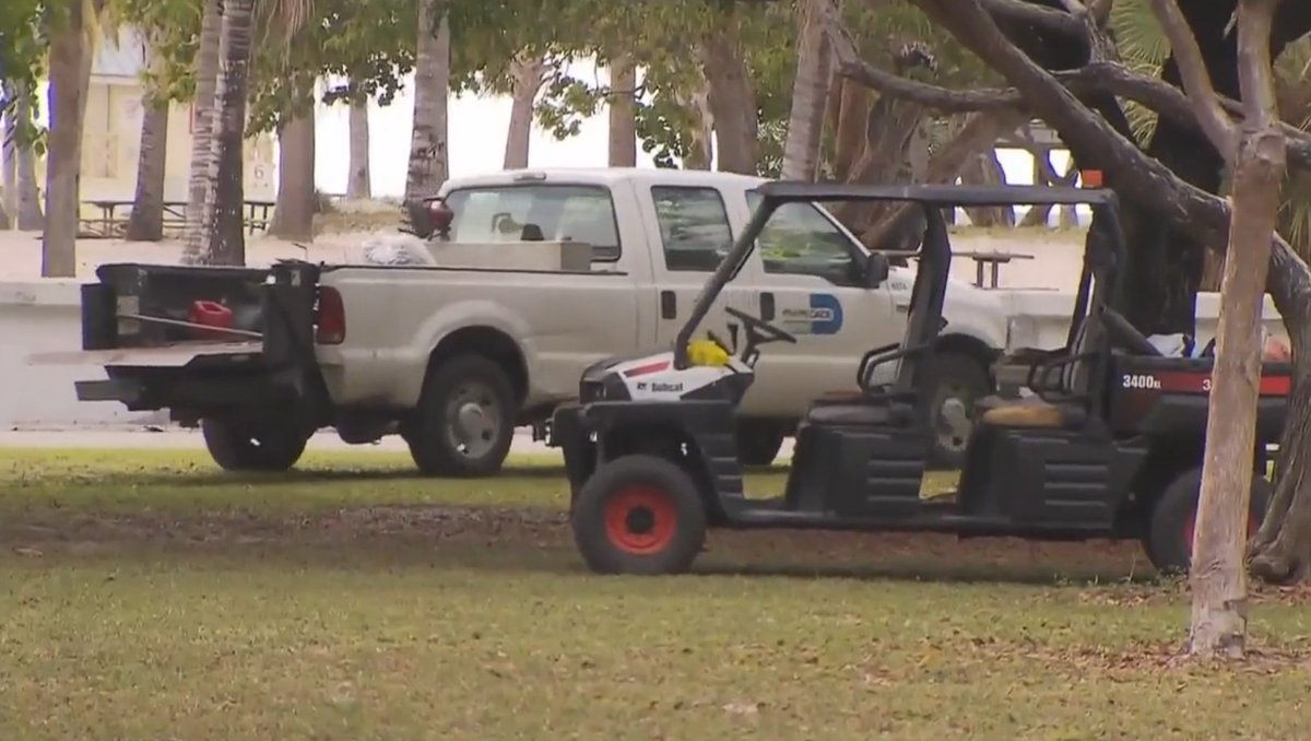 Happiness is a day at the beach. Until a Miami-Dade County truck ruins it bit.ly/2qdsg6X https://t.co/Dq8U6dgBhT