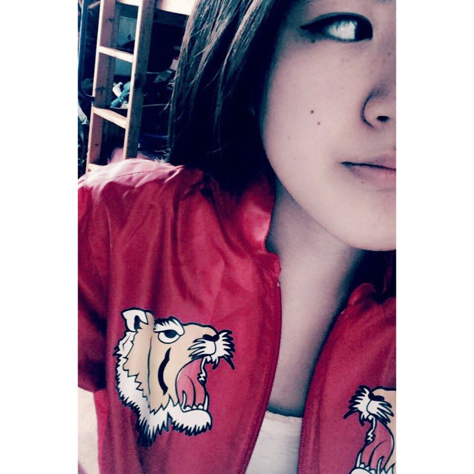 TheDragonsWing's tweet image. "My writer's new jacket looks oddly familiar..."