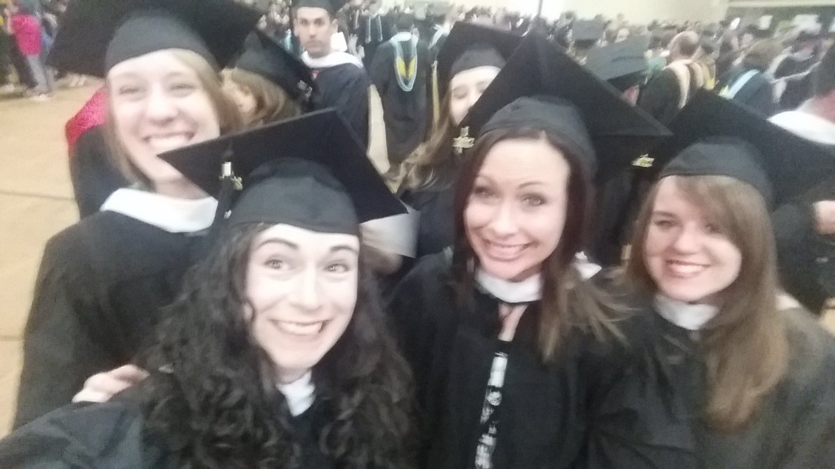 littleschnee's tweet photo. Graduated with the best cohort in the world yesterday! https://t.co/GEZ3Gz5GO9