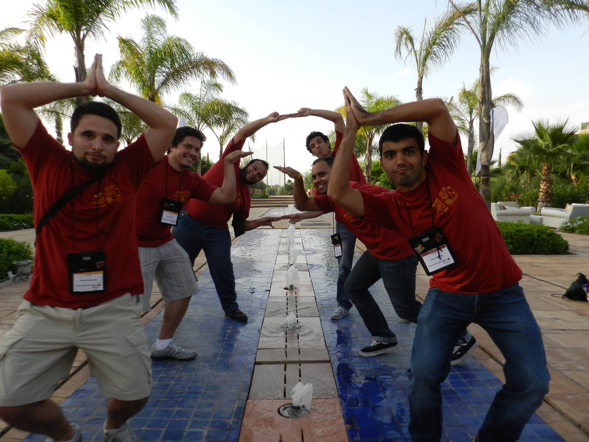 rmonascal's tweet photo. Goofing around and having a great time!! :D (from Marrakech workd finals) #QuestMemory #ICPC2017 https://t.co/XXdfTXgTvu